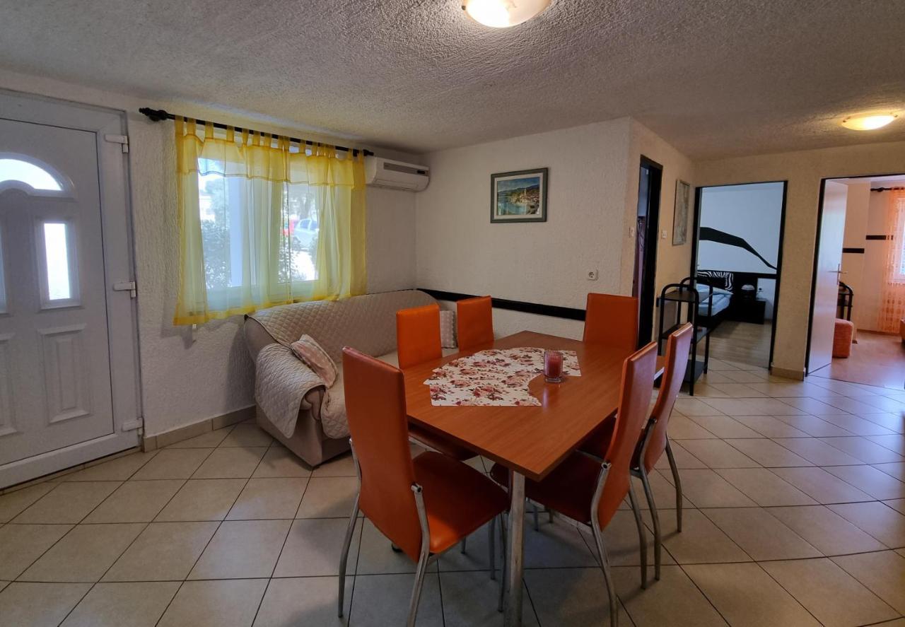 Apartment Deni Skrbčići エクステリア 写真