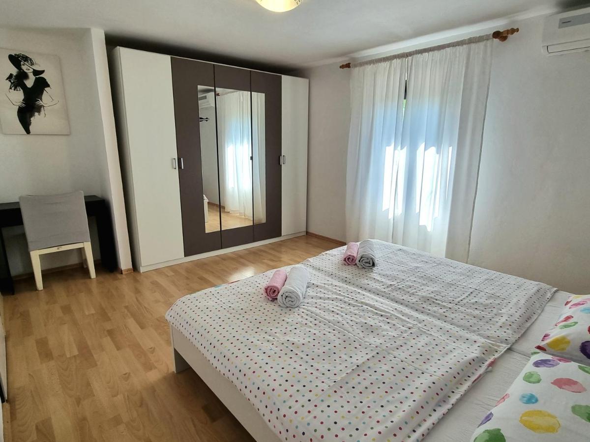 Apartment Deni Skrbčići エクステリア 写真